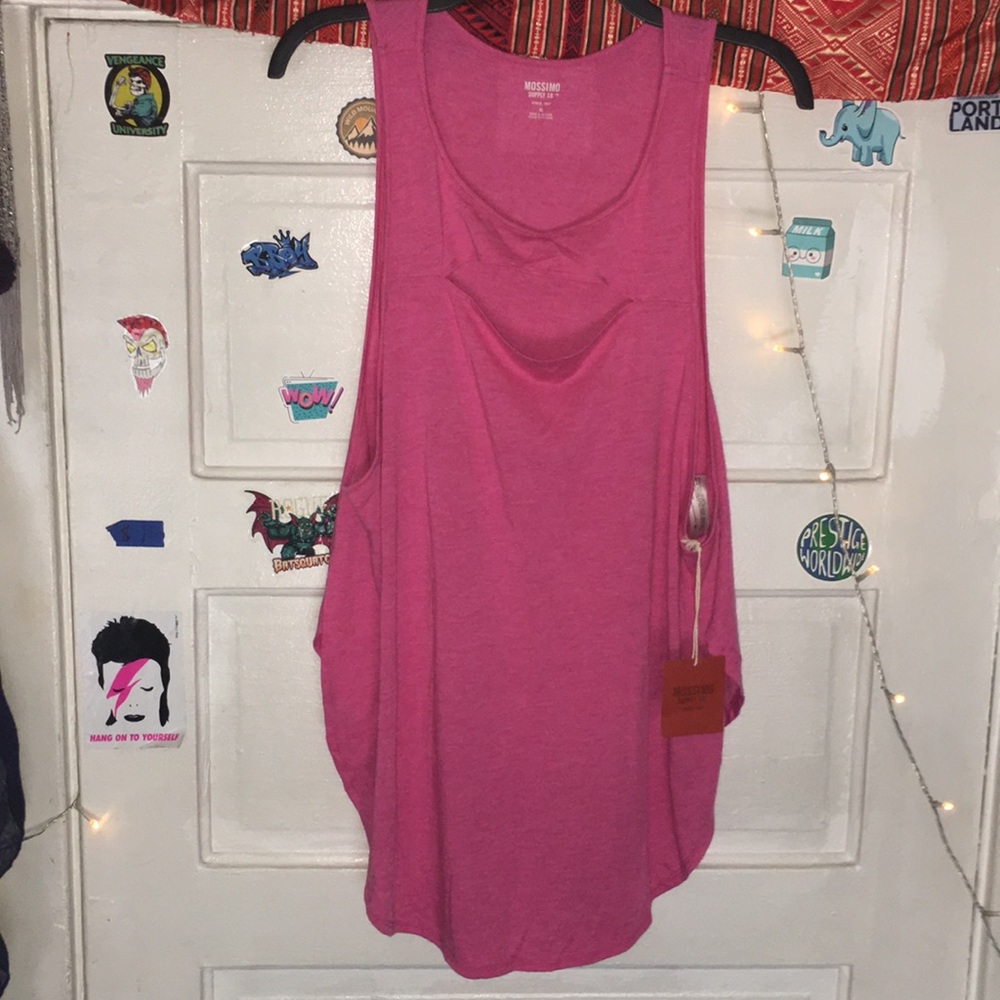 NWT •mossimo• wavy fun pink tank